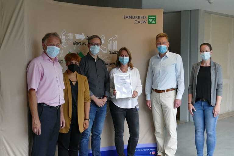 Überreichung der Urkunde.