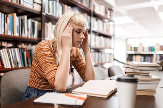 Mit-weniger-Stress-durch-den-Tag-Auszeiten-und-klare-Abl-ufe