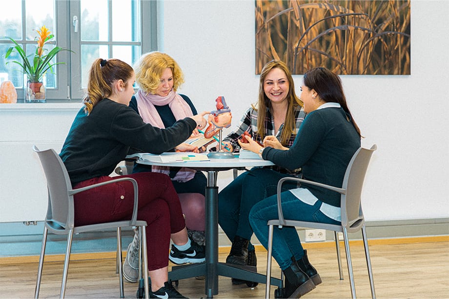 RoMed-Schule-bildet-Pflegekr-fte-in-Teilzeit-aus
