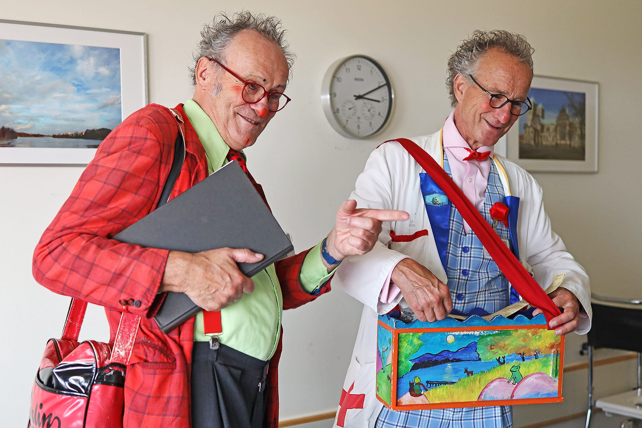 Clinic-Clowns-f-r-Erwachsene-im-UKM-Lachen-kennt-kein-Alter
