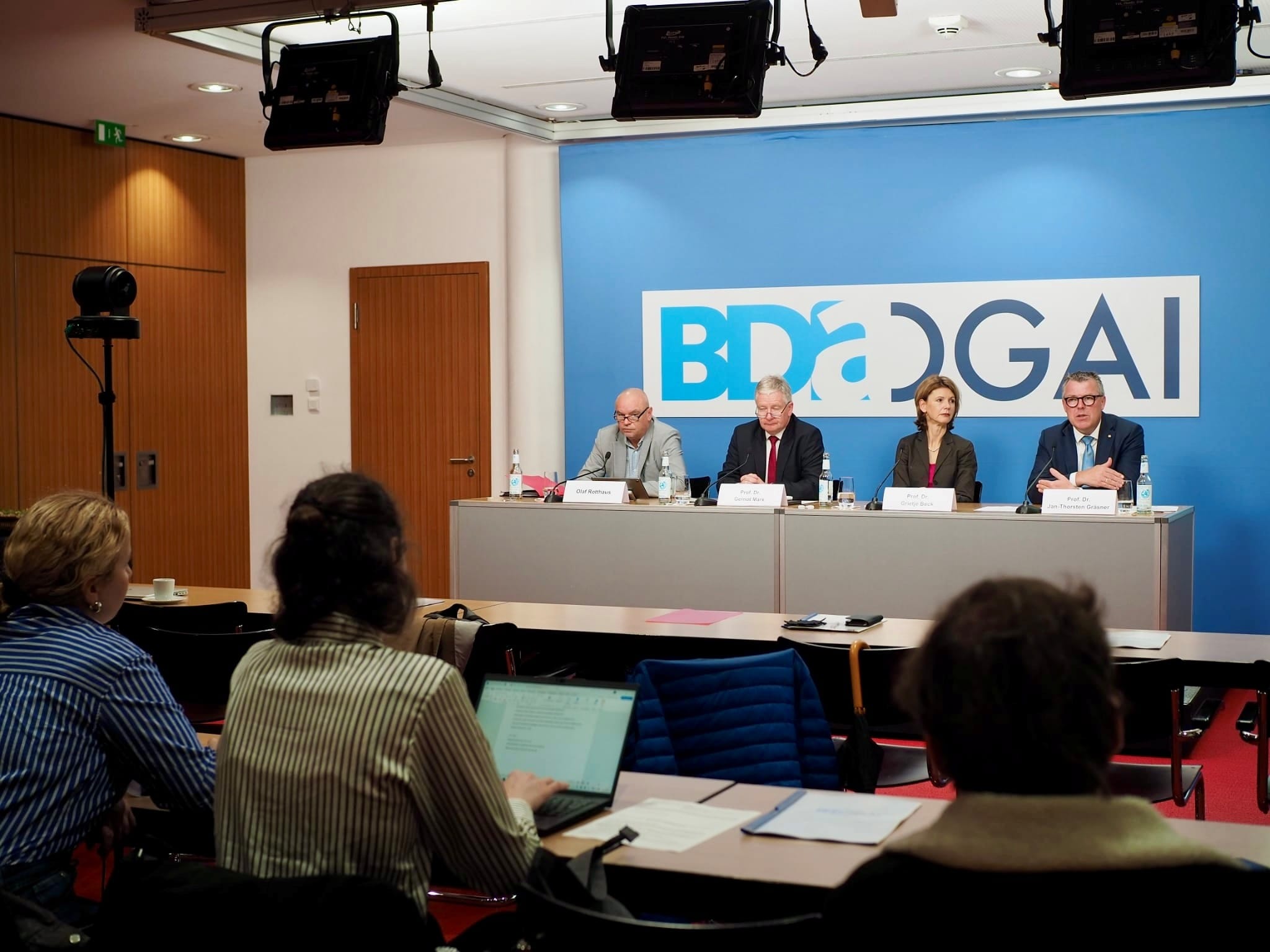 DGAI-und-BDA-Konzepte-f-r-Krisen-und-Verteidigungsfall